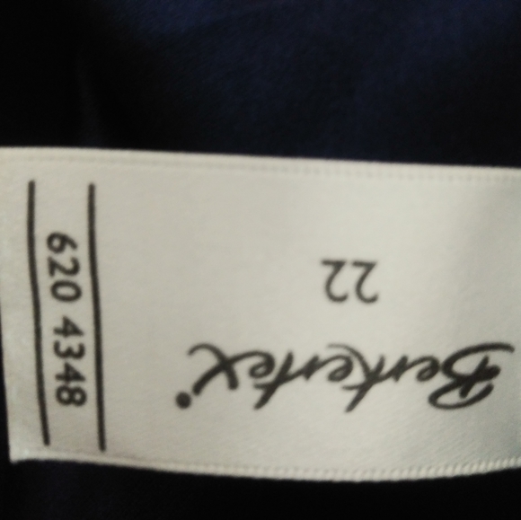 Berkertex 22 Dark Navy Sleeveless Satin Shell Top Plus - Picture 8 of 9